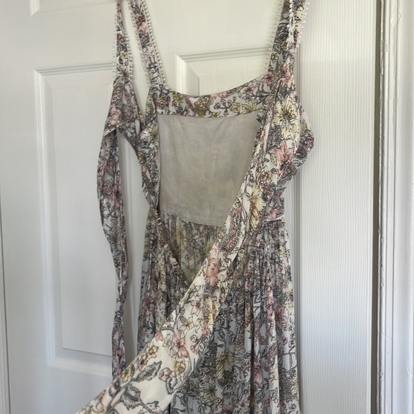 NWOT MNG Floral Paisley Maxi with open back and tie size Large - Picture 5 of 7